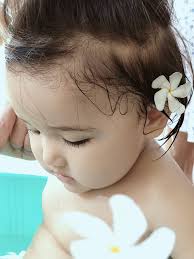 Mother Protects her Child Photo and Various Comments