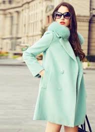 2015 Kase Mont Kaban Modelleri Acik Yesil Yakasi Kurklu Kase Mont Mont Kadin Paltolari Moda Stilleri