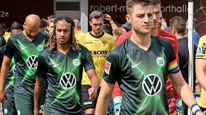 Jun 13, 2021 · der schnelle, vielseitige dallali, im nachwuchs beim vfl wolfsburg ausgebildet, später auch mal bei lupo/martini, erhöht den. Neue Wolfsburg Trikots Das X Verschwindet Premiere Im Saison Finale Sportbuzzer De