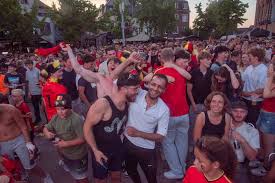 Zo’n 1.500 supporters in fandorp Markt 17 zien Duivels knokken tegen Spanje