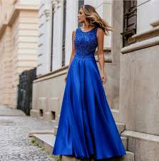 El azul es uno de los cuatro colores psicológicos primarios, junto con el rojo, el amarillo y el verde. Bonitos Y Elegantes Vestidos Azul Royal Para Tu Graduacion