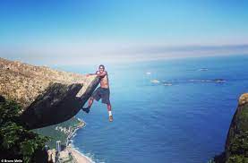 Schnell und sicher online buchen. Pedra Da Gavea Cliff Photo In Brazil The New Craze For Locals Looking For Perfect Shot Daily Mail Online
