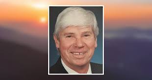 Earl Roop's Instagram, Twitter & Facebook