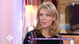 Le Voyage Dans Le Temps De Julie Andrieu C A Vous 12 12 2018 Youtube