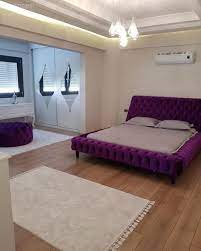 bu evin zamansiz stili geometrik cizgilerle modern bir yuz kazaniyor ev gezmesi yatak odasi ic tasarimi minimalist yatak odasi yatak odasi halisi