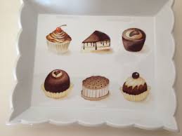 Petits Gateaux Au Chocolat Plateau Peint A La Main Par M Muraz Peinture Sur Porcelaine Peinture De Bouteille Petit Gateau Au Chocolat