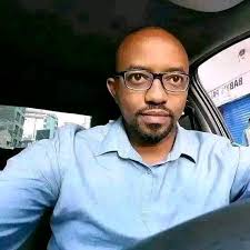 Joseph Kinyua, popularly known as Njoro Wa Uba is a very talented actor who  hilariously brings out the struggling life of a taxi driver. Kama  unamtambua weka ✓❤️