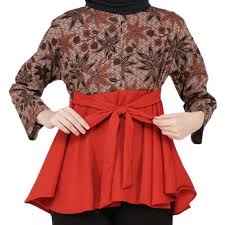 Baju atasan batik sendiri kini lebih bervariasi dan tidak monoton modelnya. Jual Gallery Ilka Blouse Batik Kombinasi Modern Atasan Wanita Floral Polos Terbaru Juni 2021 Blibli