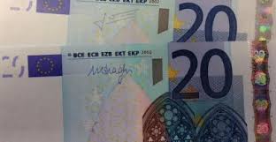 Le plus souvent, il faut les commander en agence. Les Billets En Euros Signes Draghi Font Tousser Les Automates