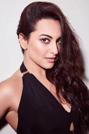  Sonakshi Sinha Has A Great Trick For Dry Skin And It Involves Coconut Oil Vogue India
