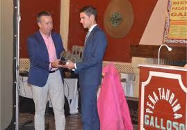 La entrega de premios de la Peña José Luis Galloso se remató con vuelta al  ruedo con el anuncio de que su museo taurino abrirá en Plaza Real