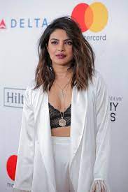 Team Priyanka Chopra On Twitter Priyanka Chopra Hair Priyanka Chopra Haircut Priyanka Chopra