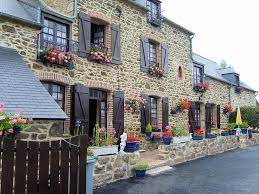Il offre une vue sur la ville. Chambres D Hotes La Ville Brunet Zimmern Saint Briac Sur Mer Bretagne