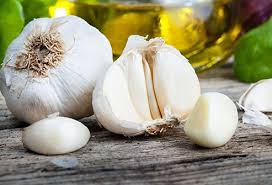 This means that if you mince 3 garlic cloves, they will yield 3 teaspoons of minced garlic which is equal to 1 tablespoon. How Much Is A Clove Of Garlic