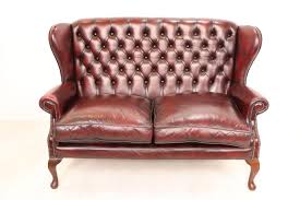 Free shipping for many products! Chesterfield Wing Sofa Im Queen Anne Stil Rot Vintage
