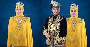 Ok itulah sekian berbagai ulasan bermacam foto animasi kocak yang bisa kami berikan. Tuanku Sangat Cantik Netizen Puji Penampilan Raja Permaisuri Agong Menggayakan Persalinan Rasmi Kuning Di Raja Hijabista