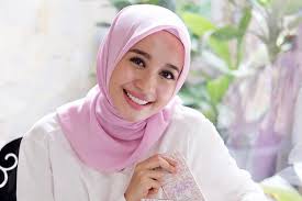 5 Inspirasi Gaya Hijab Lebaran Ala Laudya Cynthia Bella