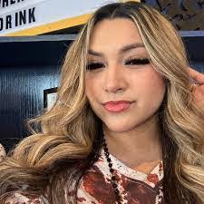 Kendra Lipscomb's Instagram, Twitter & Facebook