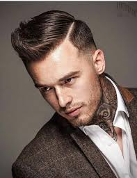 Si la coupe courte est très prisée par les grandes enseignes de coiffure, les hommes aux cheveux bouclés ont tout de même de quoi se réjouir : 20 Coiffures Homme Vraiment Sexy Reperees Sur Insta Femme Actuelle