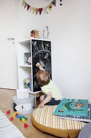 In Wenigen Schritten Ein Schones Und Individuelles Kinderregal Gestalten Regal Kinder Kinderregal Kinder Zimmer