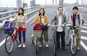 Los protagonistas son unos niños ataviados como kitsunes (zorros japoneses) que visitan las antiguas ruinas de kowloon en un macabro juego. Las 10 Mejores Peliculas De Ciencia Ficcion Japonesas