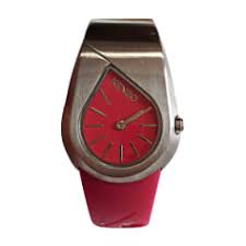 Bijourama vous propose une sélection de montre acier, montre cuir et un choix unique de montre kenzo femme disponible dans notre magasin. Montres Kenzo Femme Le Luxe Au Meilleur Prix Videdressing