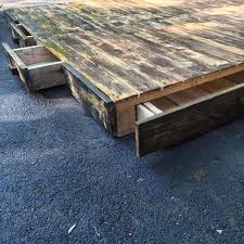 The futon mattress is tough enough to withstand the occasional splinter, and the bed took little effort and only a few minutes to make. Diy Pallet Platform Bed Pallet Furniture Plans