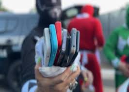 Policiais &ldquo;Power Rangers&ldquo; prendem homem durante carnaval de SP | CNN Brasil