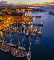 Late afternoon hours in the old port of Chania, 14th of December 💙👌🎄