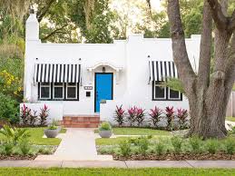 The focus is reserved for the front door. How To Choose An Exterior Paint Color Our Favorite Shades And Combos Emily Henderson