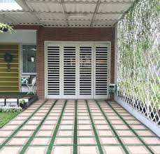 Desain rumah mungil kompleks dengan garasi dan taman. Model Desain Garasi Mobil Cek Bahan Bangunan