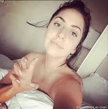 So präsentiert sie sich jetzt auch ihren fans und lässt. Keine Haare Kein Make Up Lady Gaga Vollkommen Naturlich Auf Instagram Ok Magazin