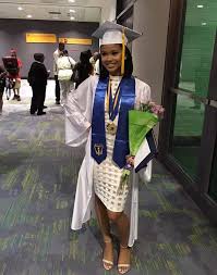 S o, whether you're looking for graduation hairstyles for long hair, short hair or natural hair, get inspired, below. 26 Graduation Cap Hairstyles Ideas Cap Hairstyles Graduation Hairstyles Graduation Cap