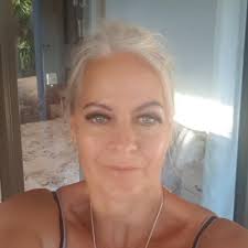 Lorraine Kruger (@LorraineBrink)