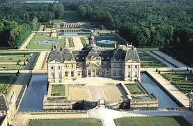 Chateau Vaux Le Vicomte In France Chateau France Fontainebleau Hotel Chateau