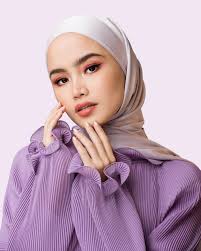 Beberapa desainer dalam pagelaran fashion show s/s 2018 pun banyak menggunakan warna ini pada koleksi mereka. Buat Hijabers Intip 10 Inspirasi Padu Padan Warna Lilac Yang Tren Di 2020