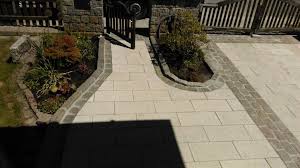 Hier gibt's gestaltungselemente für ihren garten wie terrassendielen, terrassenplatten, zierkies, splitt und steine, mauersysteme, einfassungen, pflaster und jede menge zubehör. Natursteinpflaster Und Betonsteinpflaster In Hennigsdorf Bei Berlin