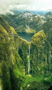 Busque propiedades inmobiliarias en nueva zelanda y encuentre listados de inmuebles en nueva zelanda. Sutherland Falls Y El Lago Quill Nueva Zelanda Places To Travel Beautiful Places Places To Visit