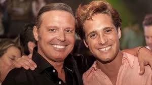 Un año en su vida no son años humanos. Vuelve El Sol De Mexico Segunda Temporada De Luis Miguel La Serie Tiene Fecha De Estreno