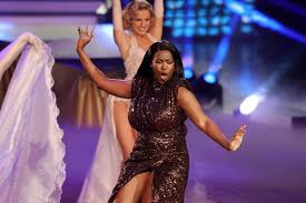 Dancing to 'paint it black by lee mead, they were ranked ninth out of fourteen couples by a professional jury, and finished ninth overall when the results of the public vote had been added. Motsi Mabuse Let S Dance Fans Droht Enttauschung Sie Wird Die Jurorin Ersetzen News De