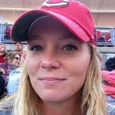 Lora Pace's Instagram, Twitter & Facebook