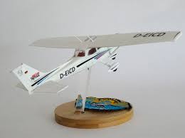 Today, the cessna 172 stands as the most popular airplane ever, with around 43,000 produced cessna 172: Cessna 172 Pm Modell 1 48 Von Klaus Jeske