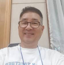 Young Tack Kim updated his profile picture.