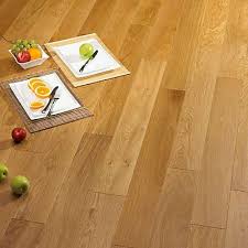 Parquet massif skanor baton rompu chene verni marron vendu. Parquet Massif Naturel Verni Parqueterie Berrichonne Everes Vendu A La Botte Castorama