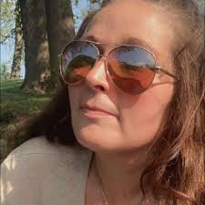 When is the best time to transplant spider plants?