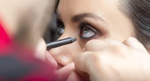 How to apply eyeliner for big eyes. Mistakes To Avoid When You Apply Eyeliner In Your Lower Lid Metdaan