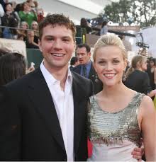 The pair, who have two children together, finalized their divorce in 2008. Reese Witherspoon Tochter Ava Zeigt Zum Ersten Mal Ihren Freund Gala De
