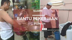Ketika malam hari, kami sekeluarga membuat api unggun, sambil memainkan gitar dan menyanyikan beberapa lagu. Rasulullah Saja Membantu Pekerjaan Istri Di Rumah Bagaimana Dengan Suami Bunda