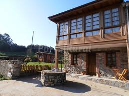 La pumarada and casa lolo are our two rural houses, fully equipped and with individual garden enjoy an unforgettable stay in villaviciosa and the beautiful views of the landscape surrounding the. Casa Rural La Lloriana Casa Rural En Villaviciosa