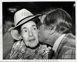 Press Photo Doctor Simon Devine kissing Rose Walsh at the Ritz Carlton Hotel